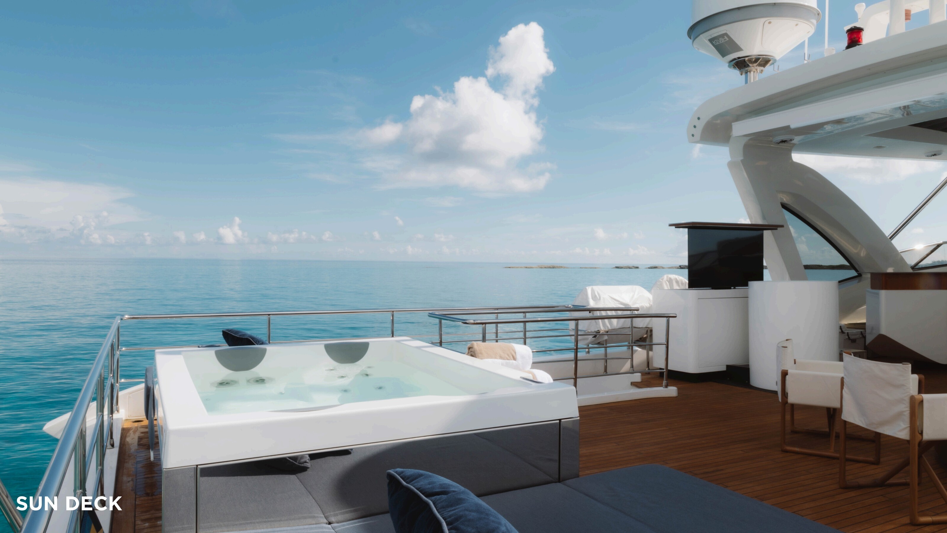 Sun deck jacuzzi and lounge